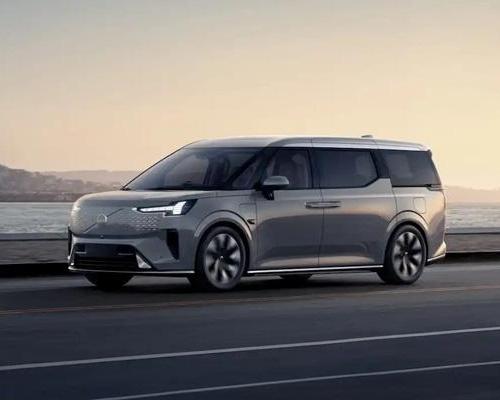 В Китае стартуют продажи электрического минивэна Volvo EM90
