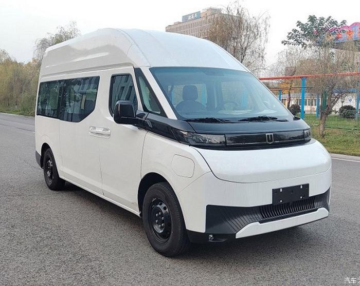Представлен новый «убийца» отечественной ГАЗели NN.</p>
<p>Фургон от Geely имеет два варианта колесной базы и множество компановки кузова