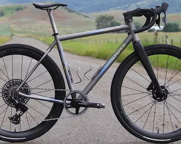 Американский бренд Moots выпустил гравийный велосипед Routt CRD
