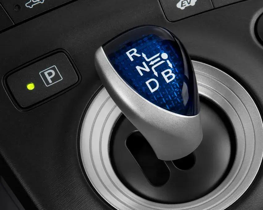 Почему некоторые автомобили имеют передачу «B» и что она означает?